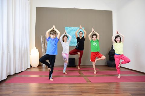 Gruppe 6-10 Jahre beim Yogakurs für Kinder