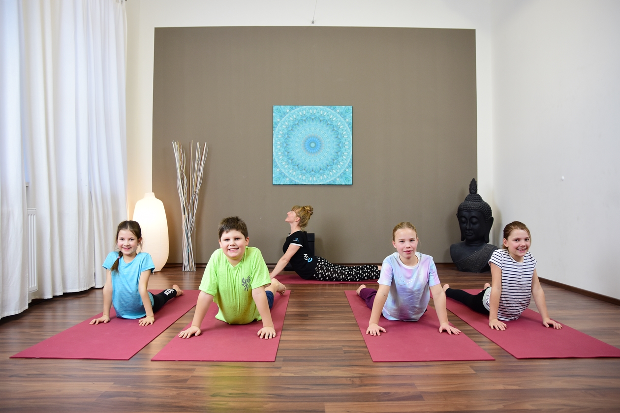 Gruppe 6-10 Jahre beim Yogakurs für Kinder