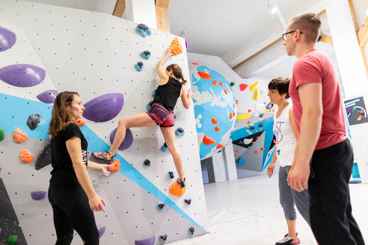 Boulderwelt München West Bertha Kipfmüller Straße 19 81249 München Boulderwelt München West — Grundkurs für Frühaufsteher